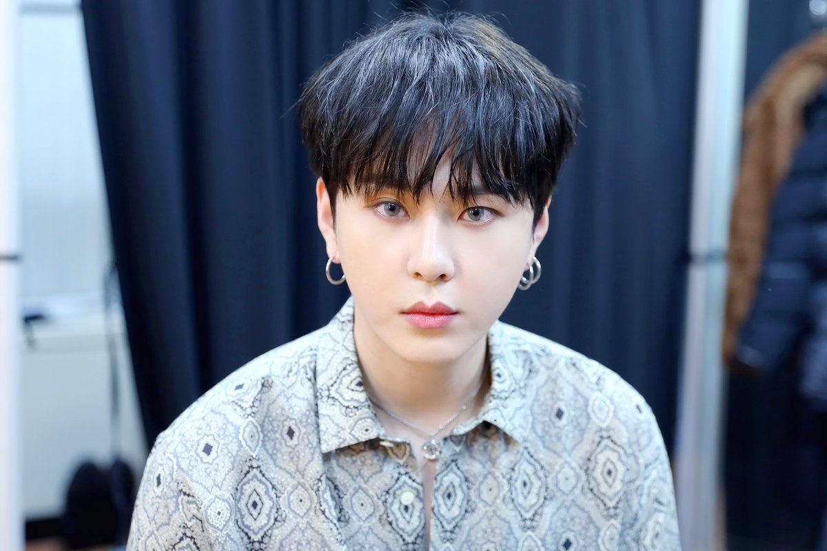 郑俊英与胜利分享女生影片！全都是偷拍的| MY