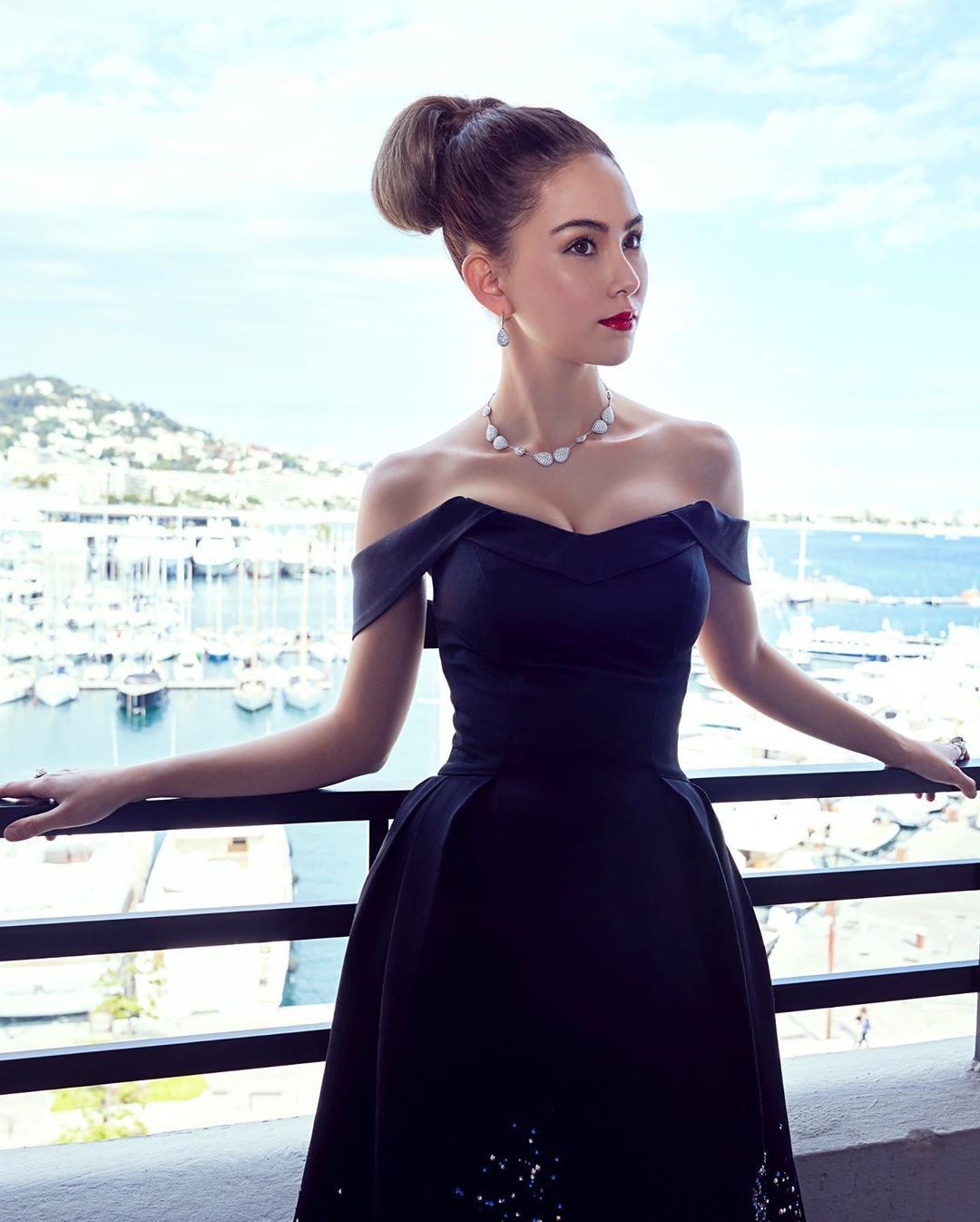 爱妻狂魔！周杰伦出动私人飞机！载昆凌去上班