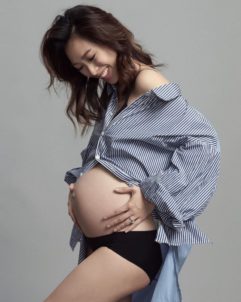 挺7月巨肚与陈智燊拍【大肚写真】宋熙年依然fit到漏