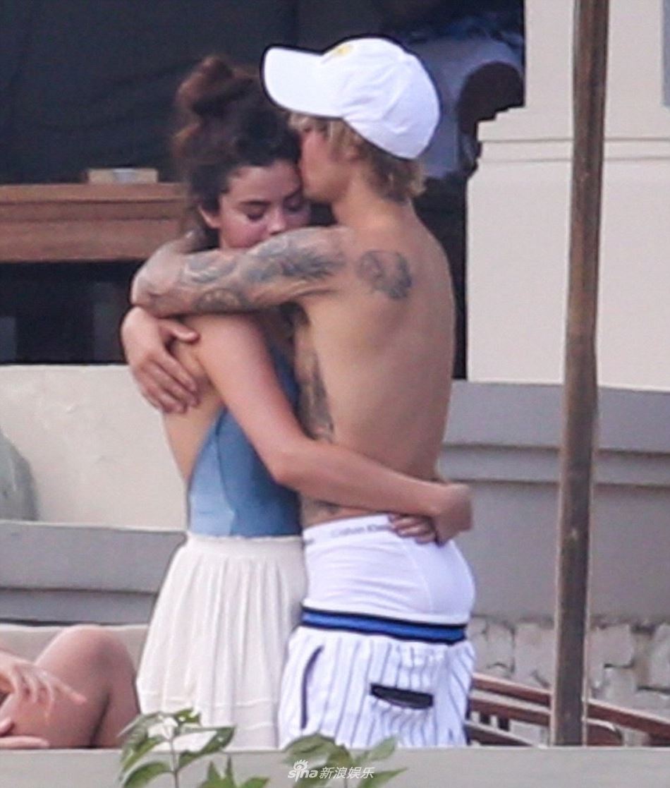 ［多图］justin带selena参加爸爸婚礼！两人猛抱抱到分不开