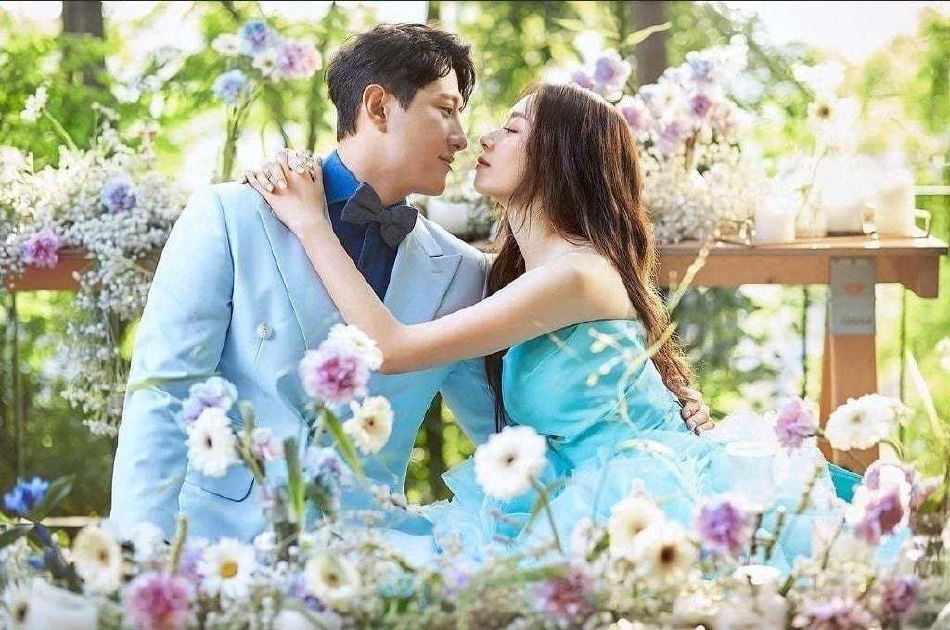 💍【多图】t-ara朴智妍婚纱照曝光❗️花团拥簇温馨甜蜜❤️