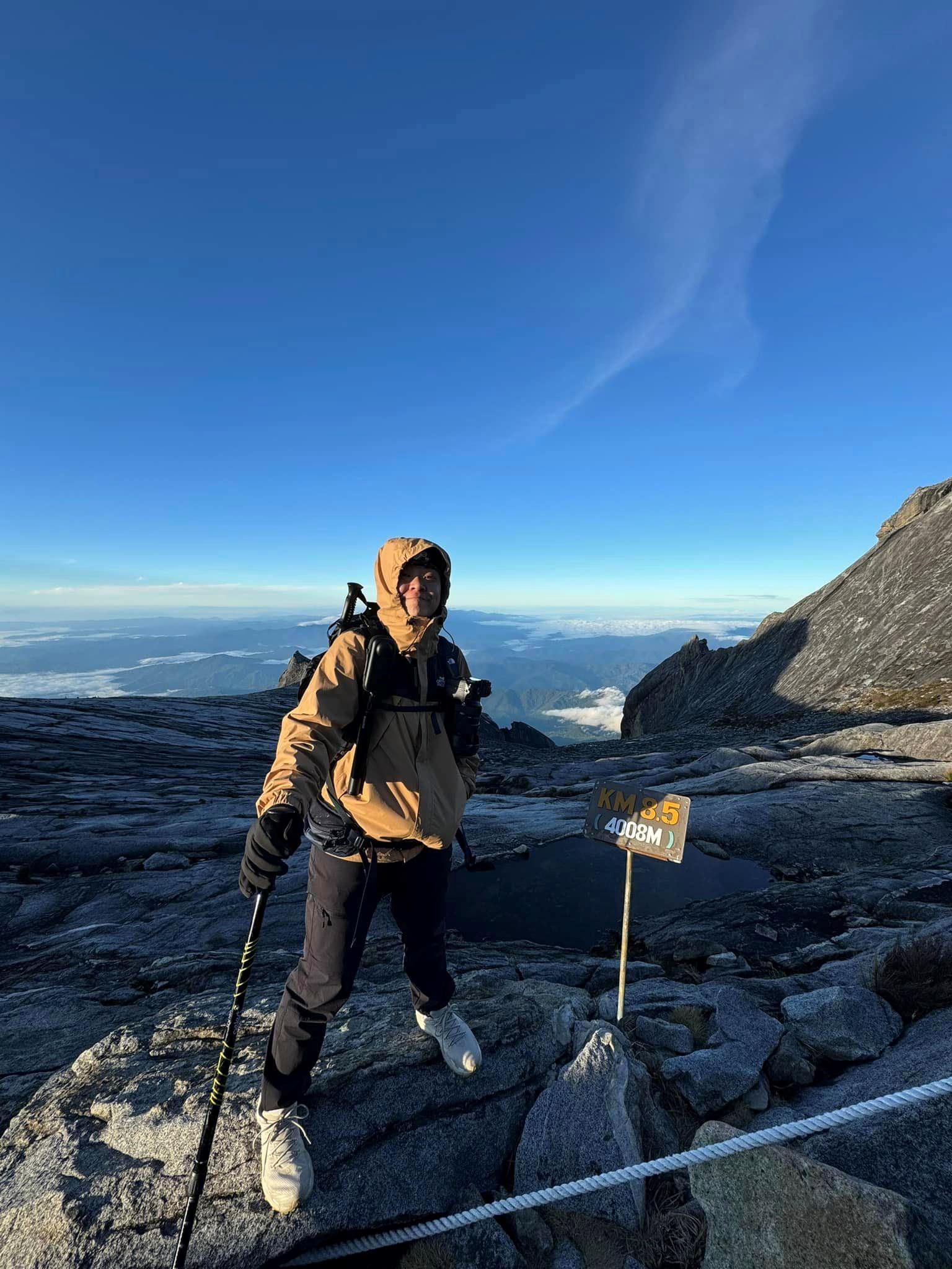 赵洁莹成功登神山⛰️想了十年终于完成啦⚡