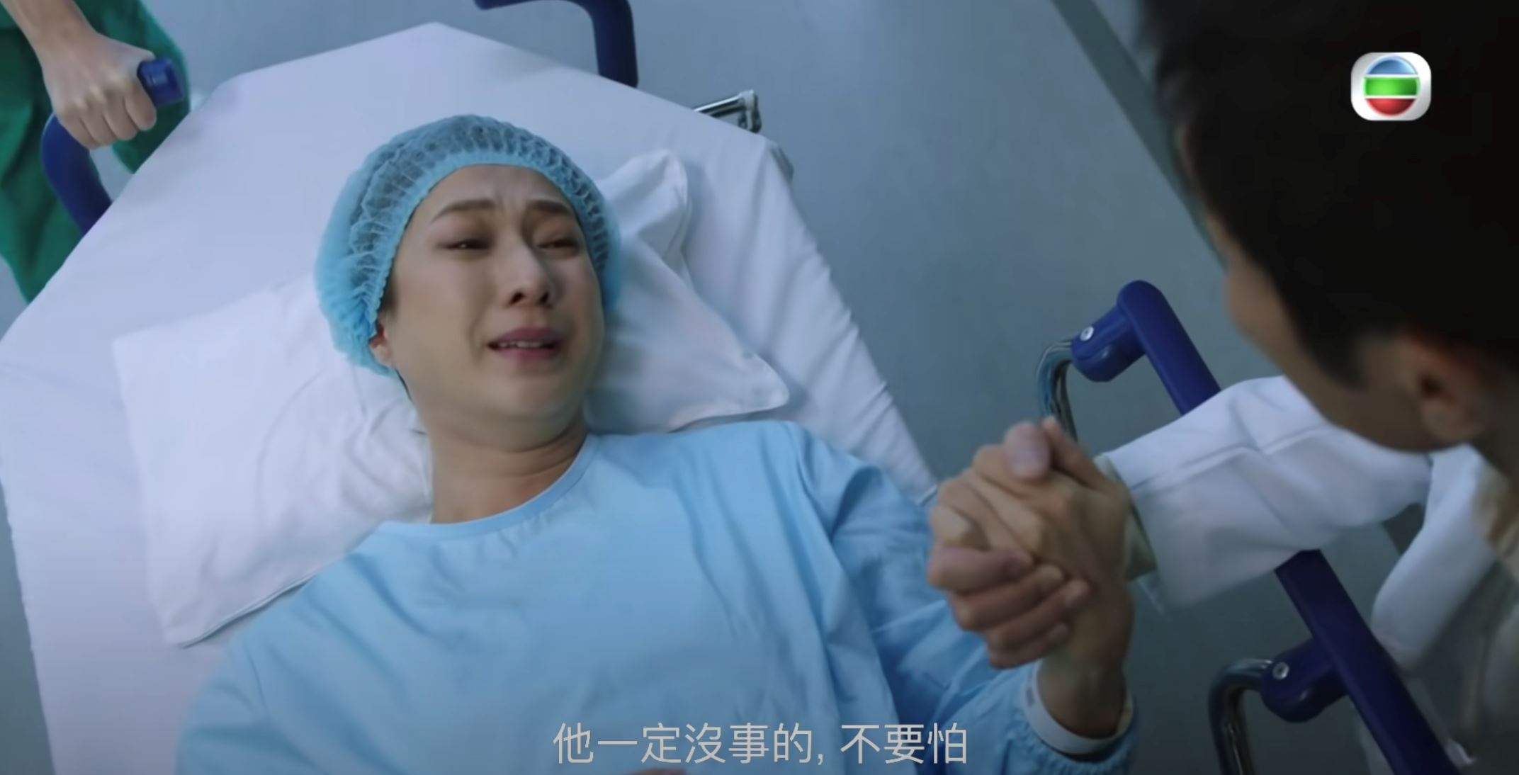 【影片】《星空下的仁医》郑嘉颖抢救钟嘉欣母子大晒演技❗️宝宝道具造价达5位数🔥