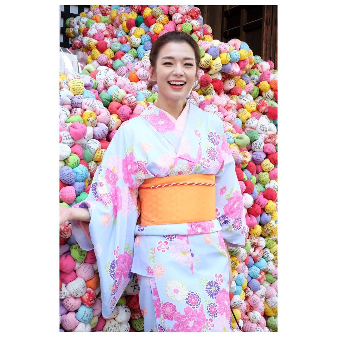 【多图】吕慧仪日本和服体验！晒出43寸长腿超吸眼