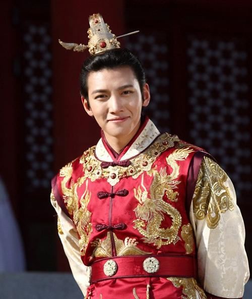 车银优新剧韩服造型曝光!盘点7位古装造型男神