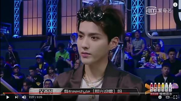 穿搭也freestyle！吴亦凡超爱「踩鞋跟」从骨子里热爱嘻哈