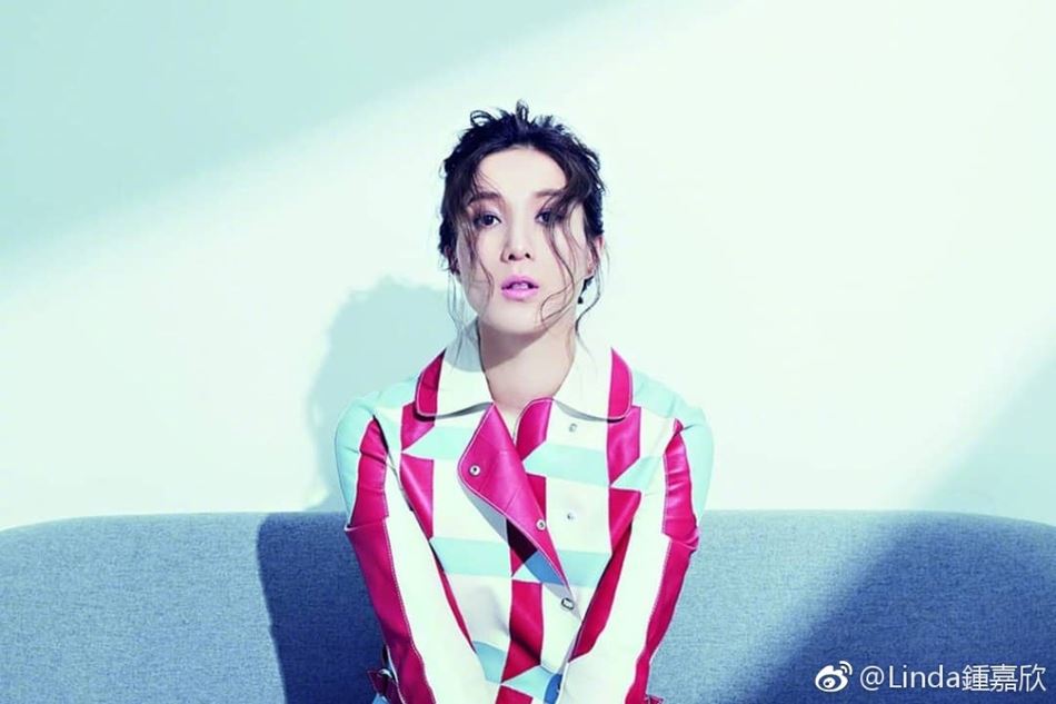 【多图】钟嘉欣挺孕肚拍写真！怀孕7月四肢纤细惹人羡慕