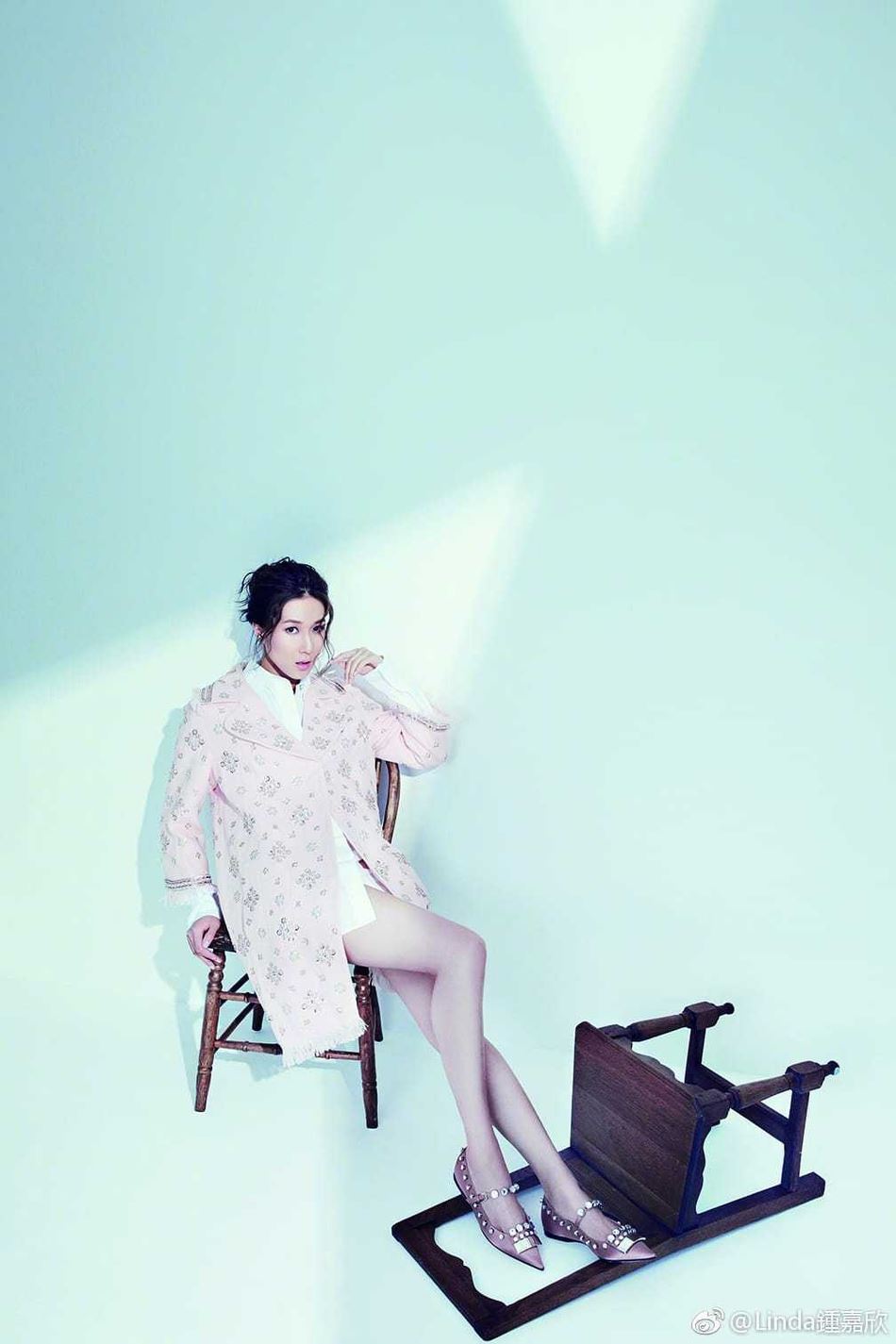 【多图】钟嘉欣挺孕肚拍写真！怀孕7月四肢纤细惹人羡慕