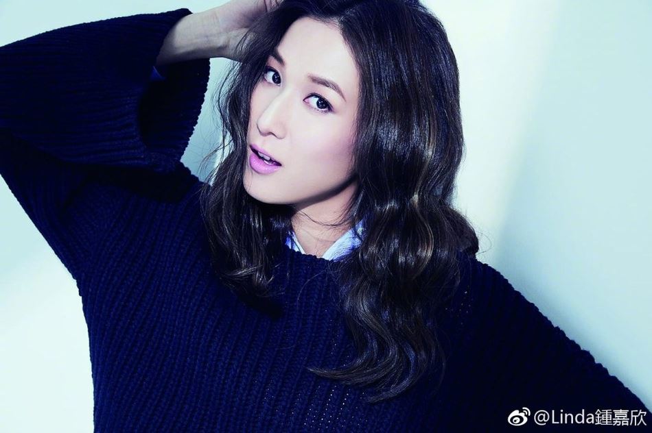 【多图】钟嘉欣挺孕肚拍写真！怀孕7月四肢纤细惹人羡慕