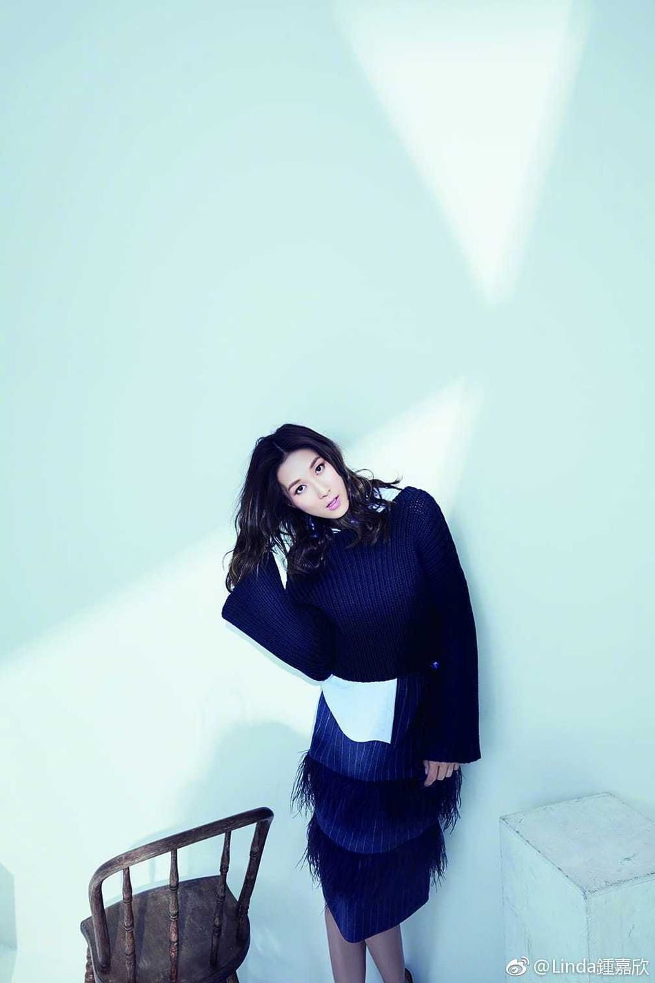 【多图】钟嘉欣挺孕肚拍写真！怀孕7月四肢纤细惹人羡慕