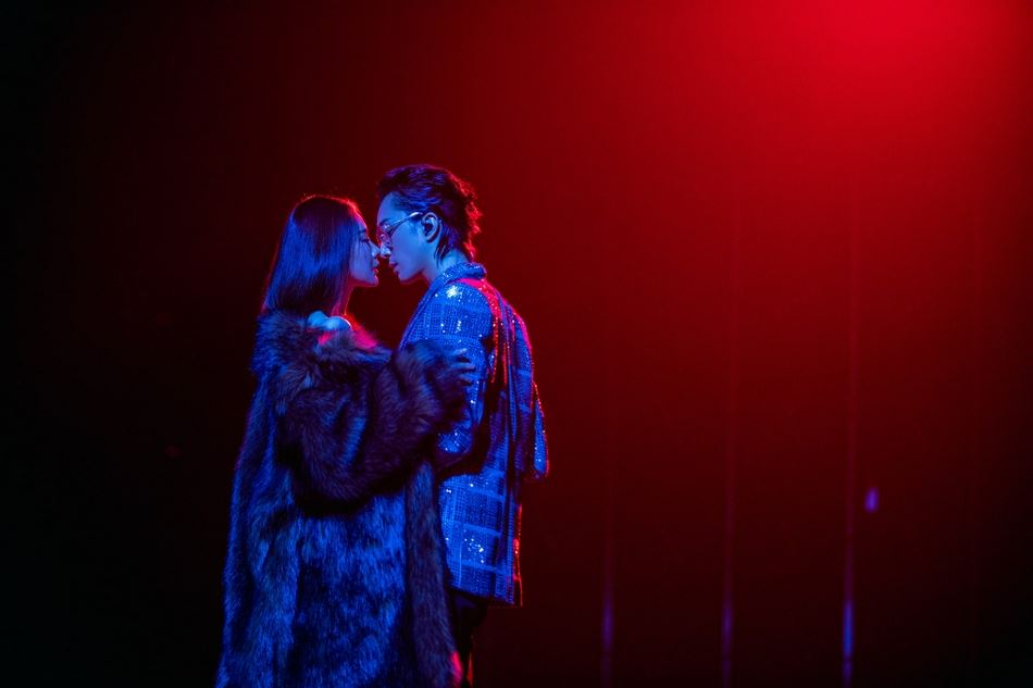 【影片】《披荆斩棘的哥哥》戚薇、李承铉同台演绎《天上飞》❗️真夫妻互撩绝了🔥