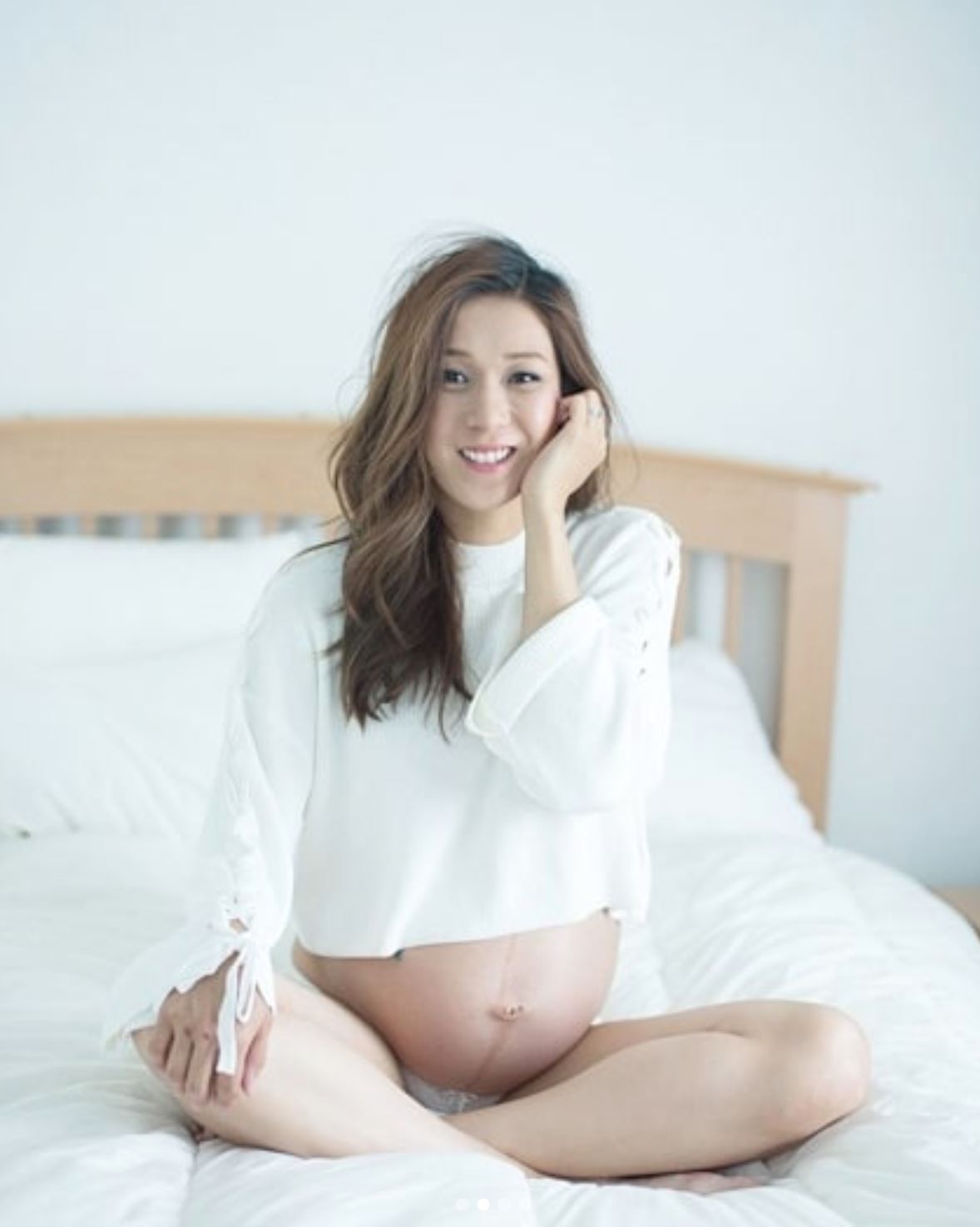 【多图】钟嘉欣晒7个月巨肚写真！留言疑似曝露宝宝性别