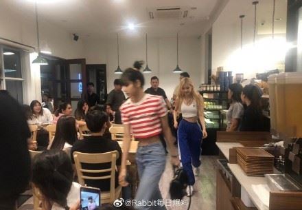 网友野生捕获lisa、rosé！真实身材曝光！腰细得吓人