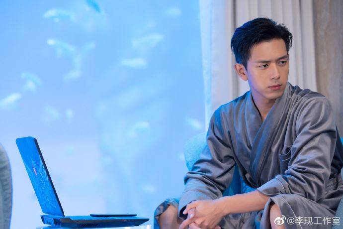 《亲爱的，热爱的》电竞男神遭起底！man爆腹肌照曝光