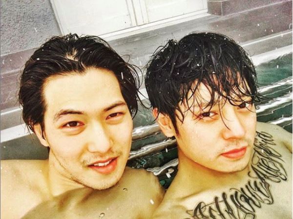 李宗泫认了和郑俊英的变态对话！之前碰触女偶像过程全被网友挖出来