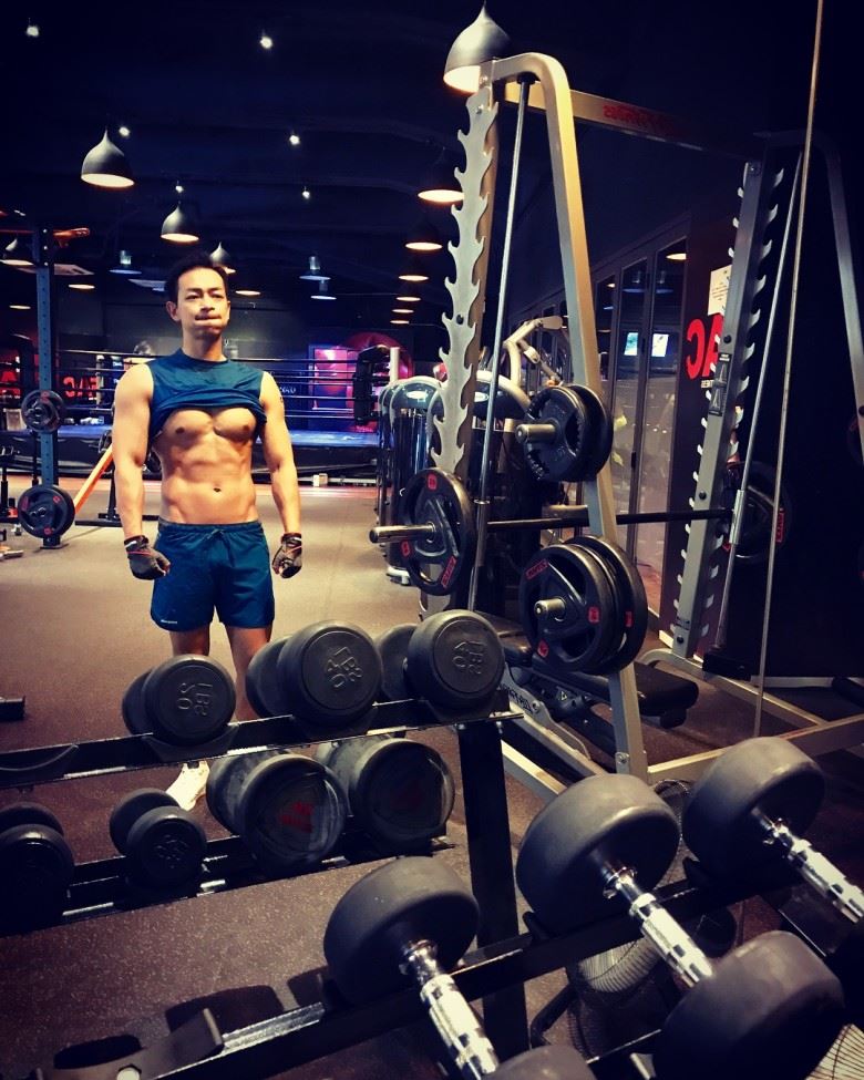 这位tvb男演员到底是谁？网友：胸还大过女生