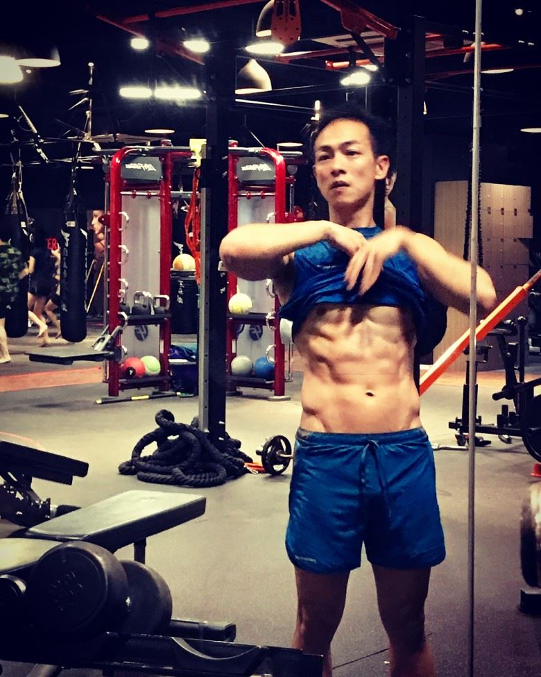 这位tvb男演员到底是谁？网友：胸还大过女生