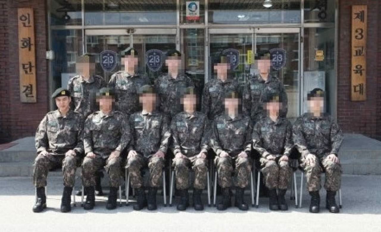 李敏镐军装look曝光！网友：又发福了