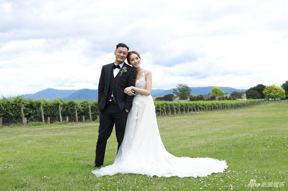 高清婚照新鲜出炉！余文乐王棠云澳洲完婚 彭于晏也在场