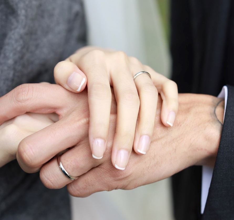 高清婚照新鲜出炉！余文乐王棠云澳洲完婚 彭于晏也在场