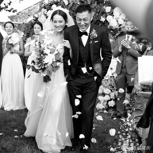 高清婚照新鲜出炉！余文乐王棠云澳洲完婚 彭于晏也在场