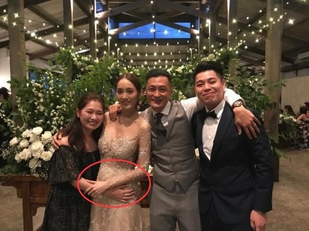 高清婚照新鲜出炉！余文乐王棠云澳洲完婚 彭于晏也在场