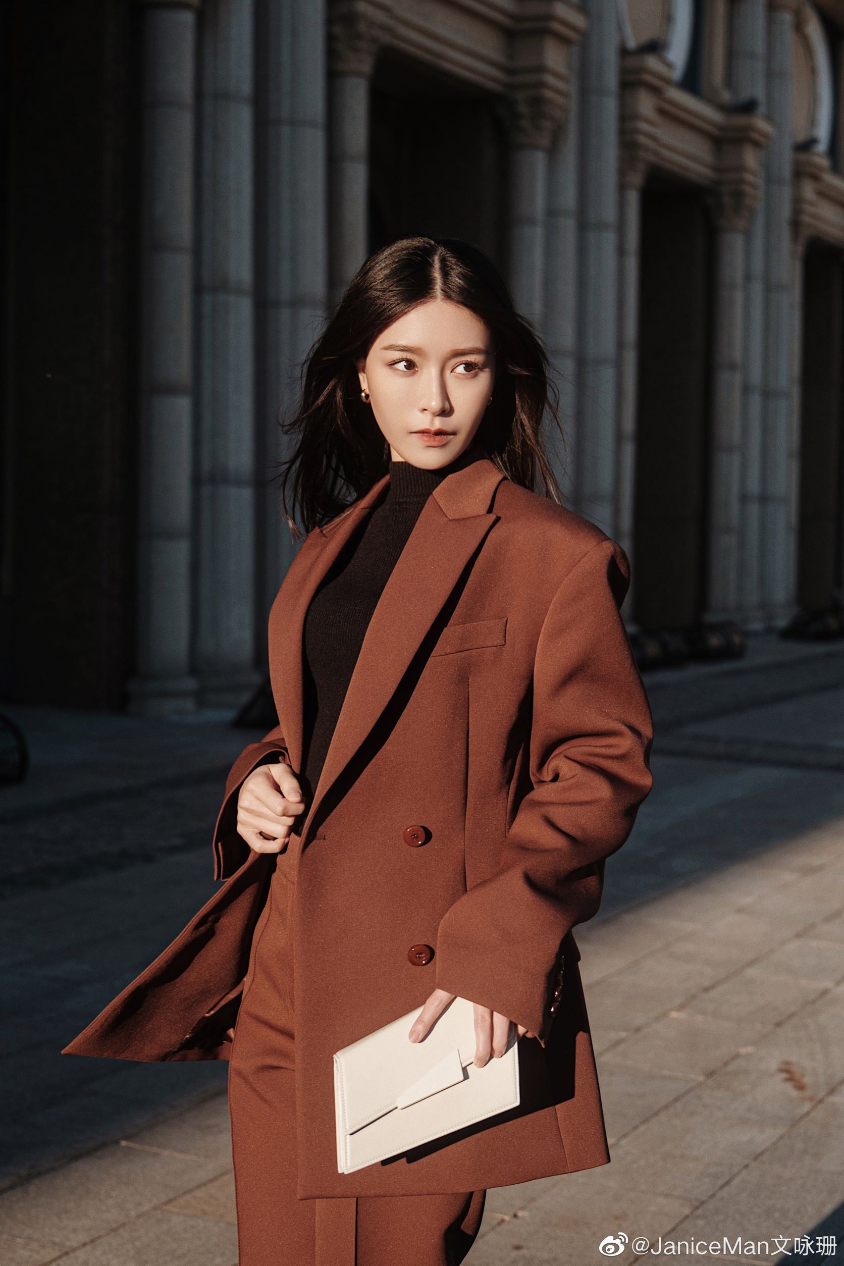 🎬朱一龙、倪妮、文咏珊悬疑电影《消失的她》正式官宣🔥 海报藏细节画中有“话”🧐