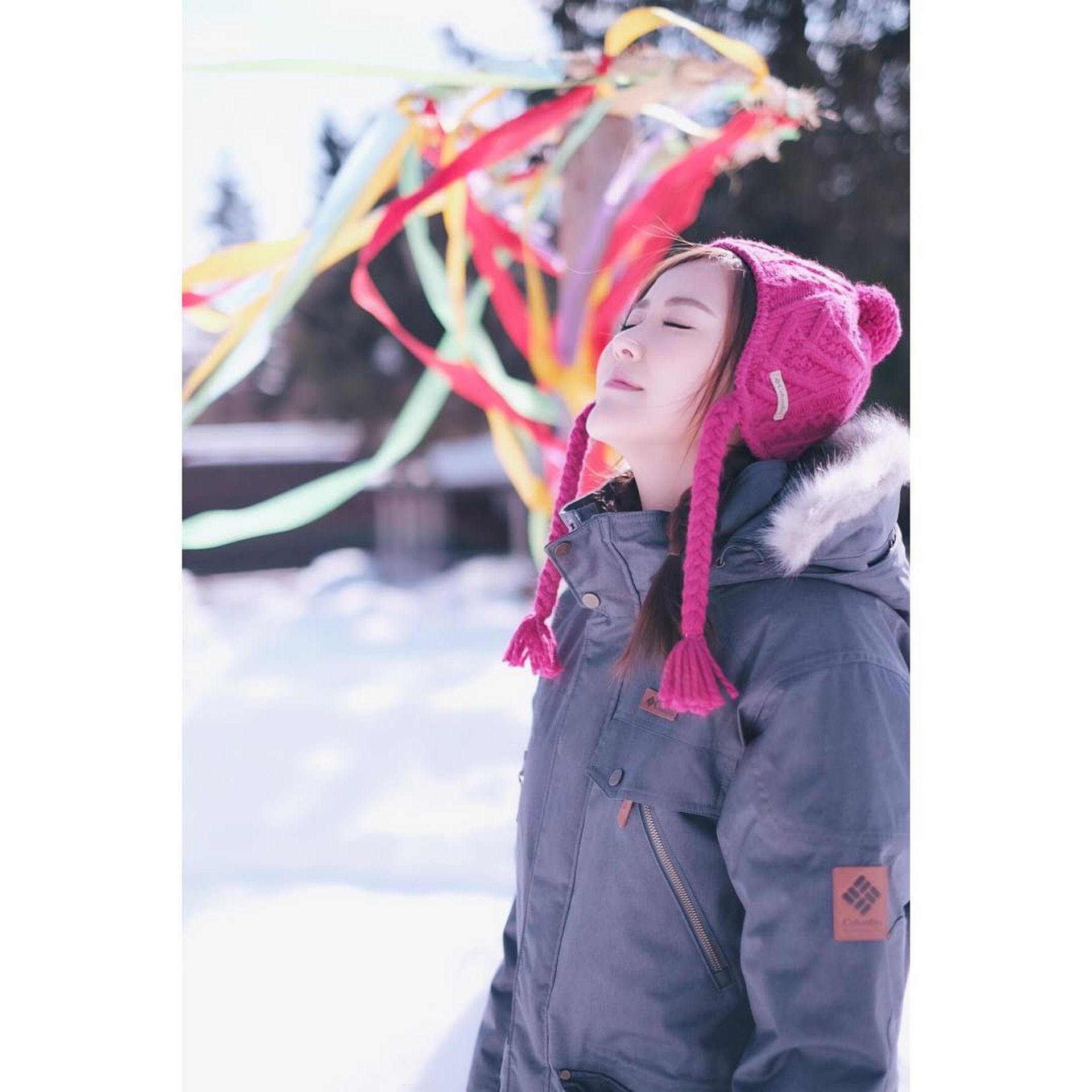 ［俄罗斯旅行美照］ 刘佩玥和陈滢下雪照样露线露香肩！