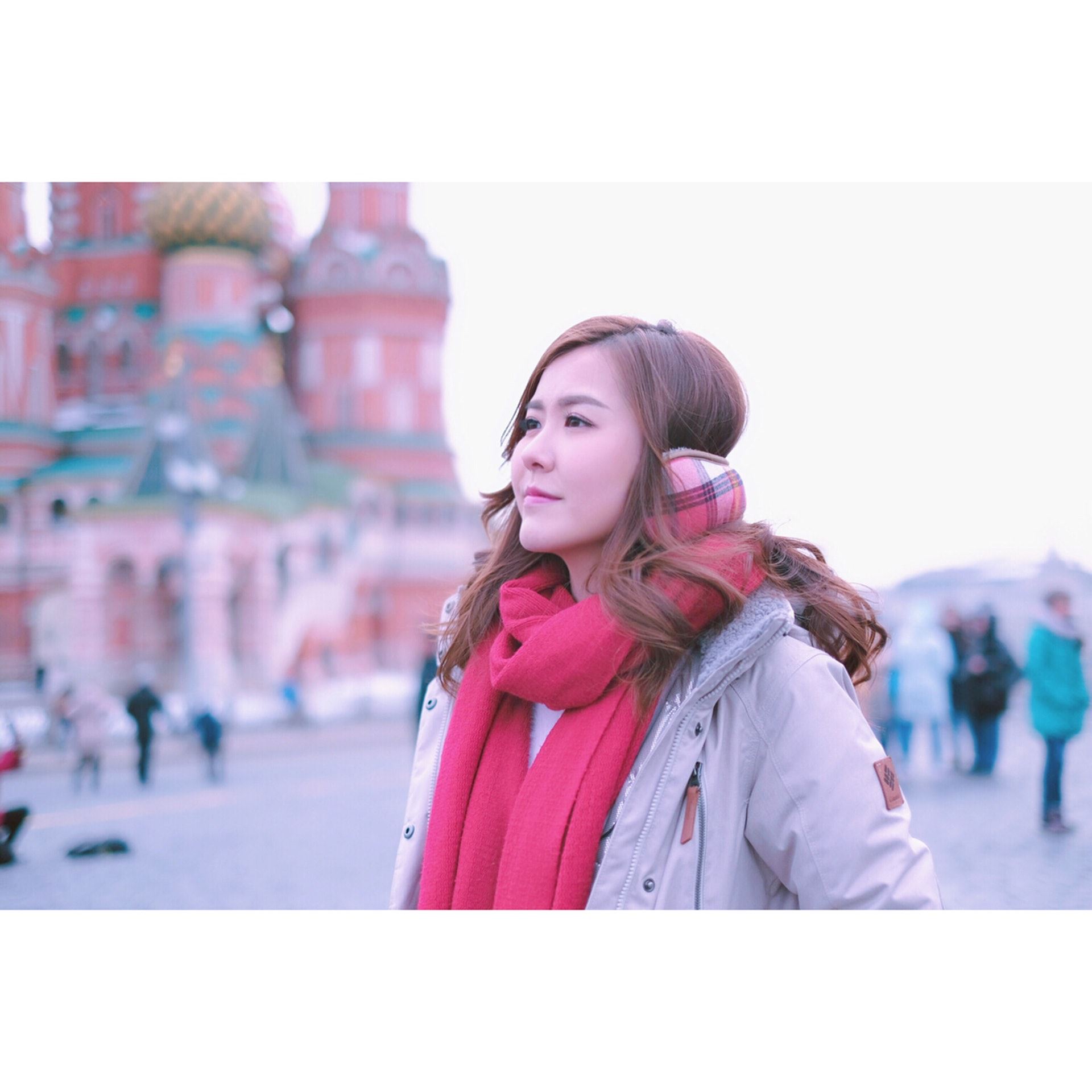 ［俄罗斯旅行美照］ 刘佩玥和陈滢下雪照样露线露香肩！
