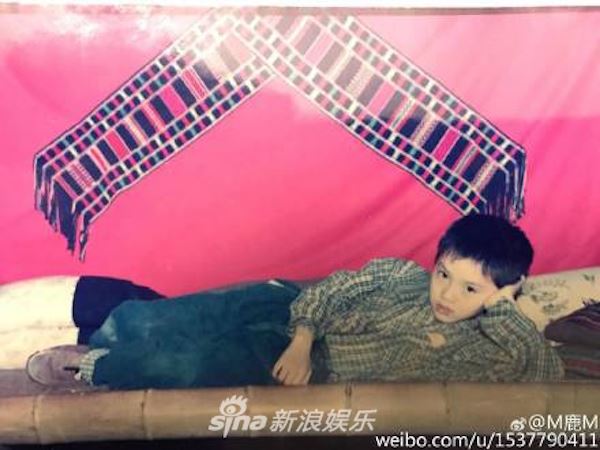 从小帅到大！网友曝光鹿晗童年照直呼：“脸都不带变的！”