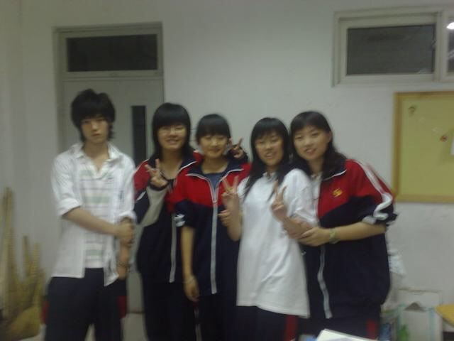 真材实料没整形！鹿晗上学时期素颜照超青涩