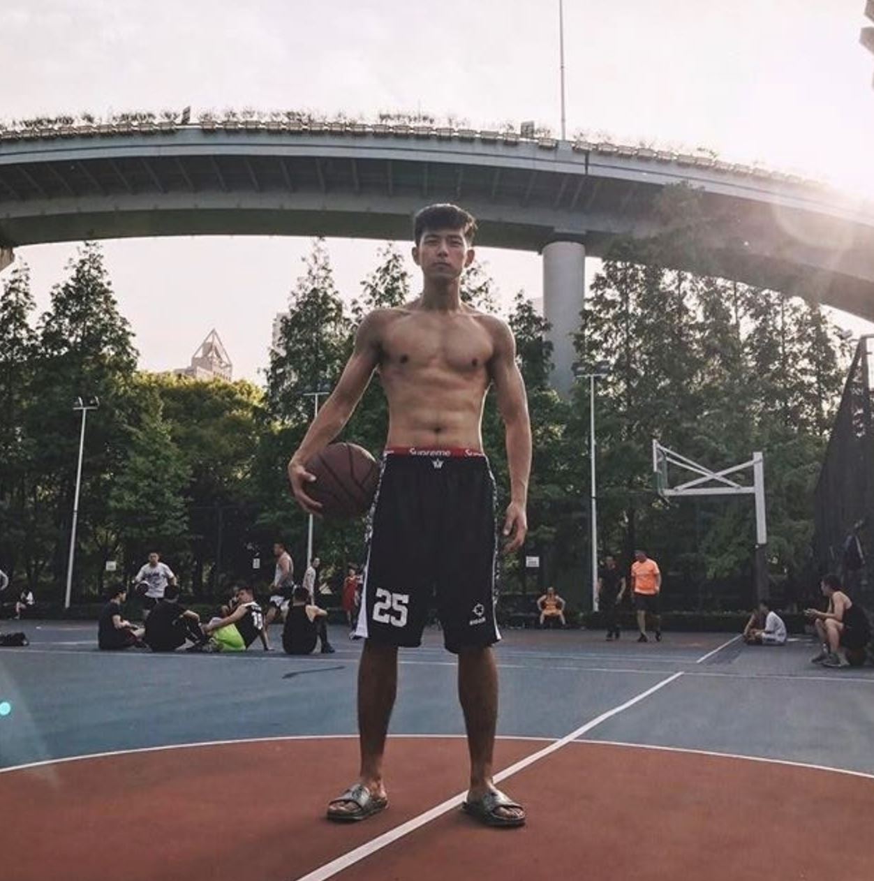 《亲爱的热爱的》李现曾被男高层「看中」！果断拒绝惨遭封杀