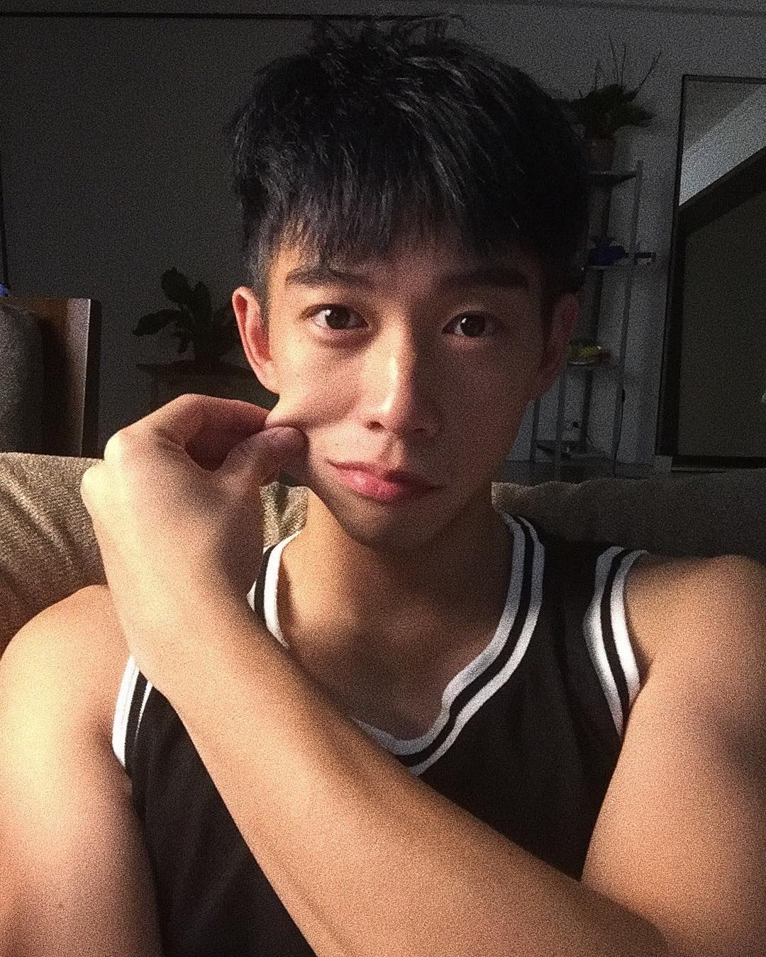 《我们与恶的距离》冷血杀手李晓明是大帅哥呀！180cm肌肉男电死你