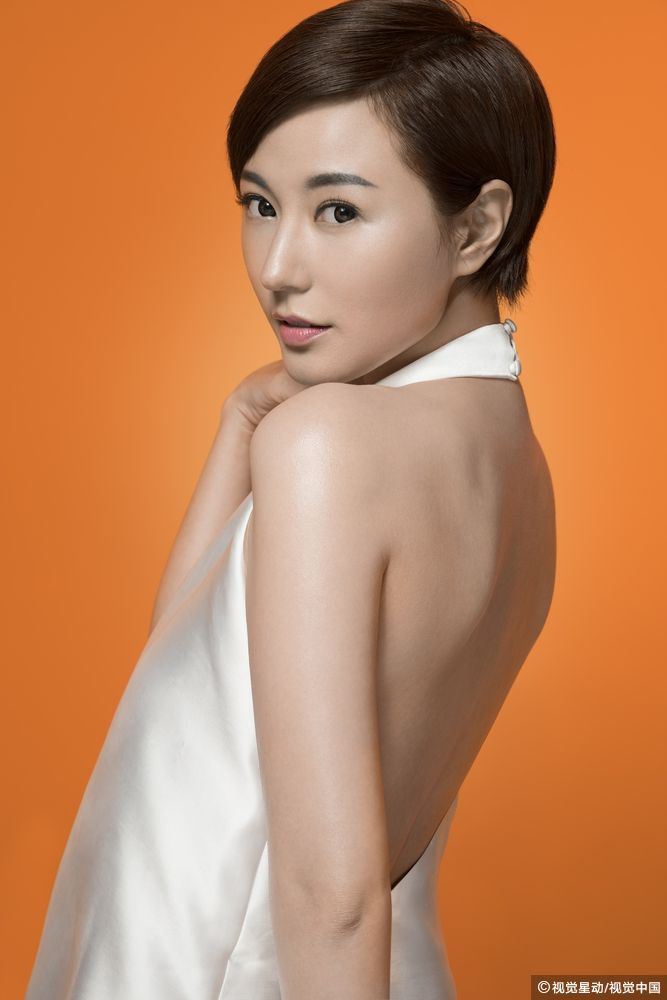 【多图】刘心悠 朱千雪拍档拍写真！白色短裤大秀美腿靓爆