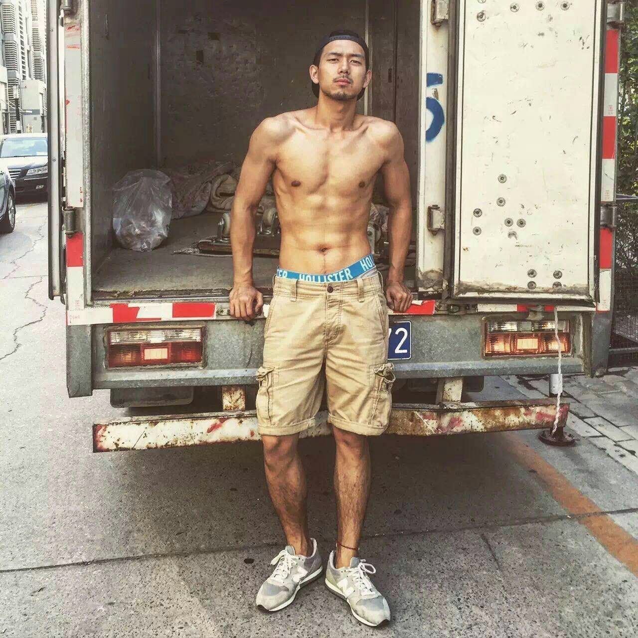 《亲爱的，热爱的》电竞男神遭起底！man爆腹肌照曝光