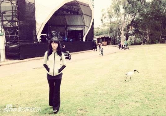 刘亦菲曝美国时期照片！才13岁就已美得惊天动地