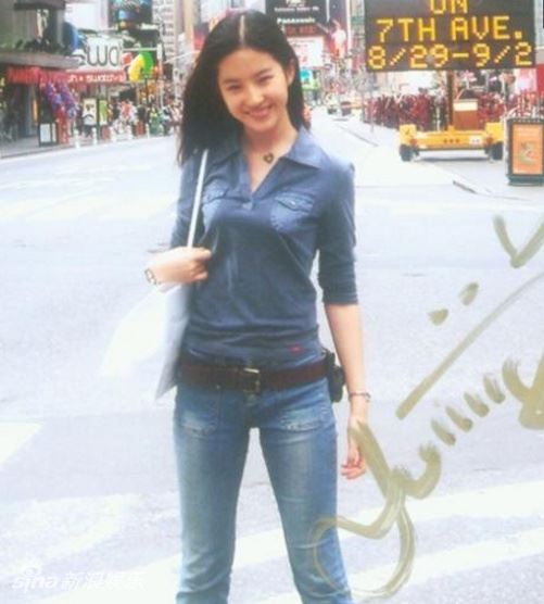 刘亦菲曝美国时期照片！才13岁就已美得惊天动地