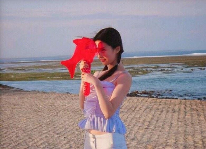 刘亦菲旧写真曝光！小背心配短裤仙气逼人阿
