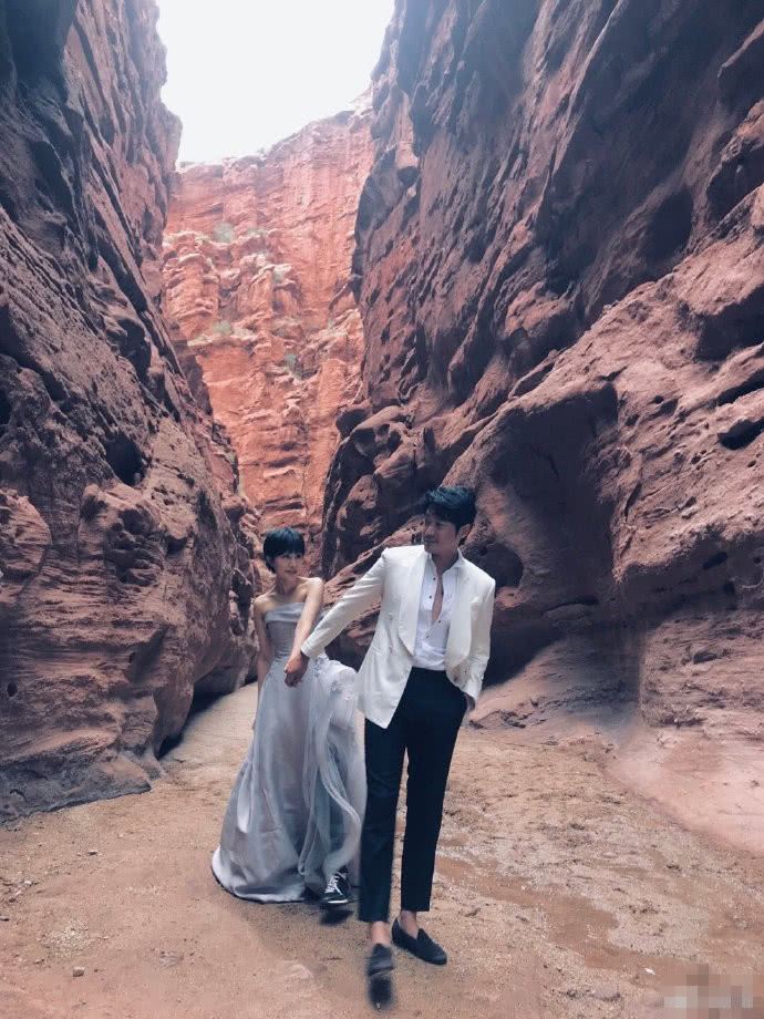 【多图】陆毅和鲍蕾山岳间拍写真！画面好有feel啊