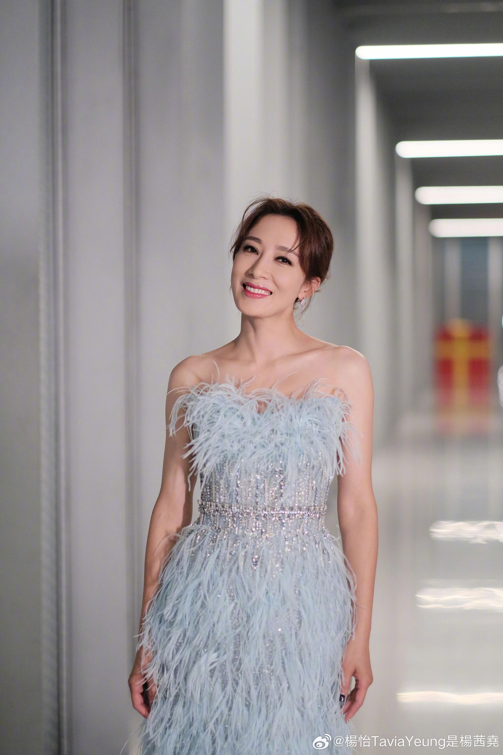 佘诗曼、林峯放罗子溢剧里激吻片段❗杨茜尧拒看大喊：他要跪玻璃🤣