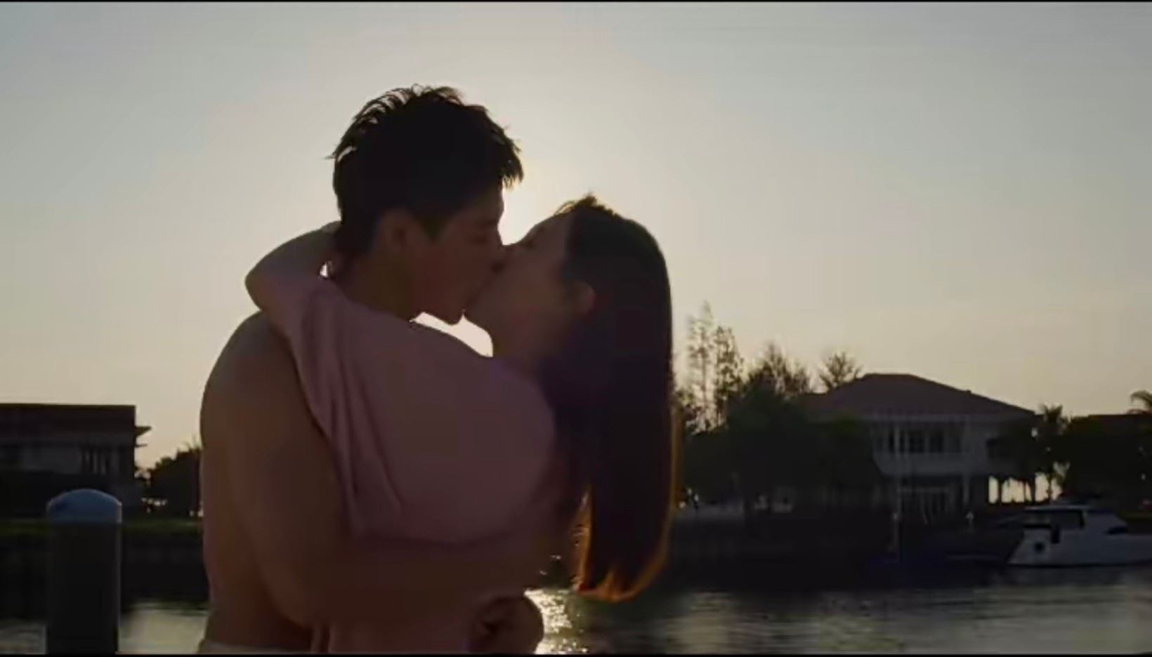 佘诗曼、林峯放罗子溢剧里激吻片段❗杨茜尧拒看大喊：他要跪玻璃🤣