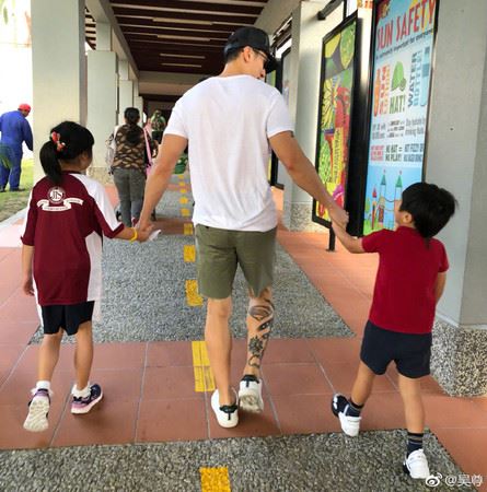 max 暴风抽高！才4岁已经超过181cm吴尊腰部