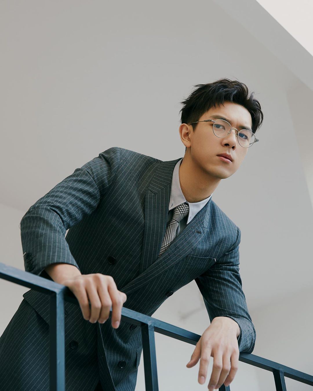 李现怒了！公园散步被跟拍，劝说无果，并发文回怼「请适可而止」