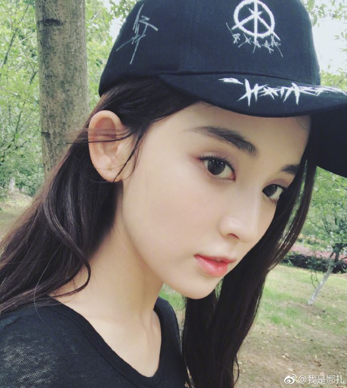 古力娜扎头发再剪短了!新造型一曝光就被70万人狂搜