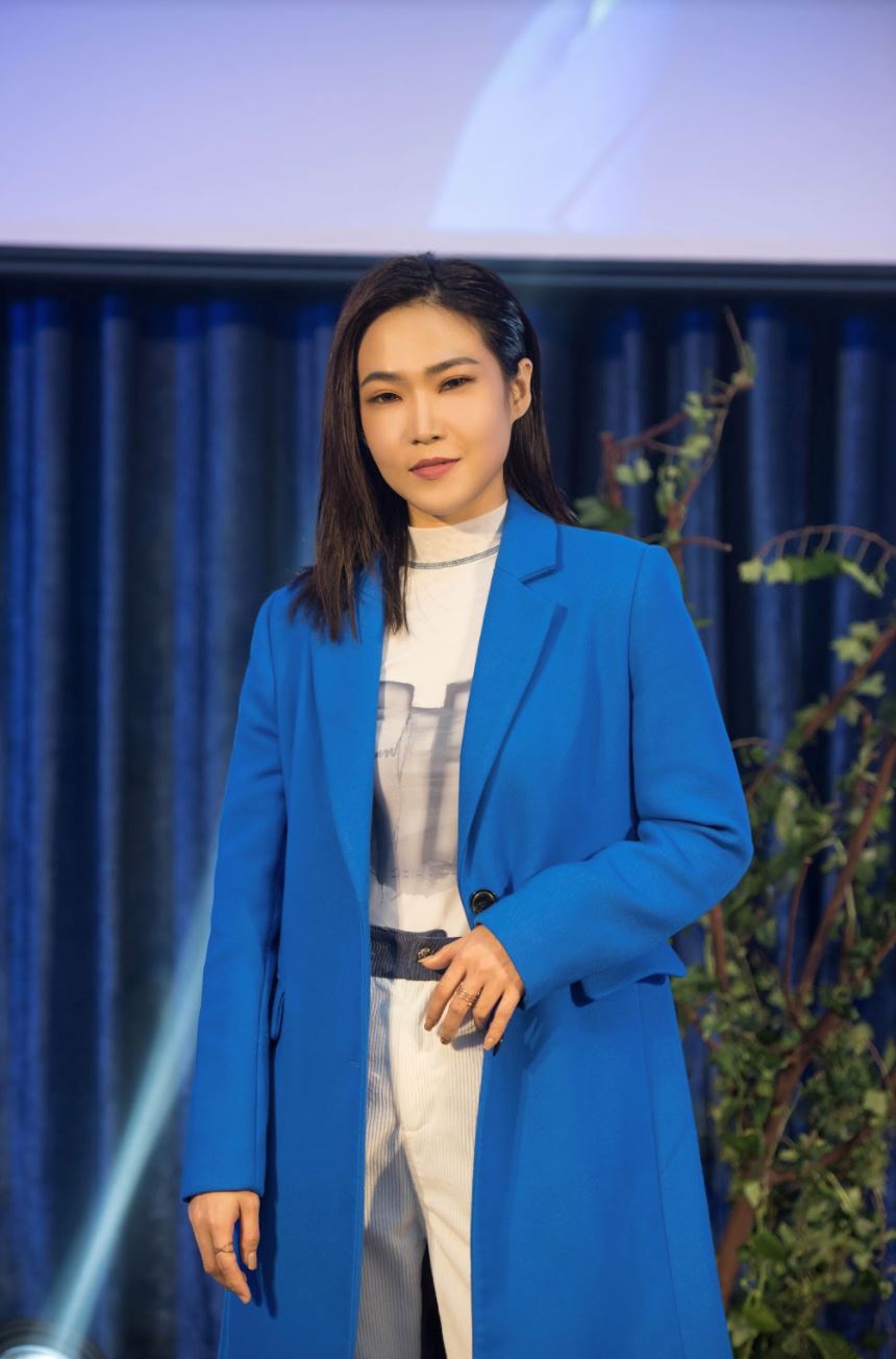 马来西亚「铁肺女唱将」赖淞凤全新单曲《光》12月3日 破茧而出