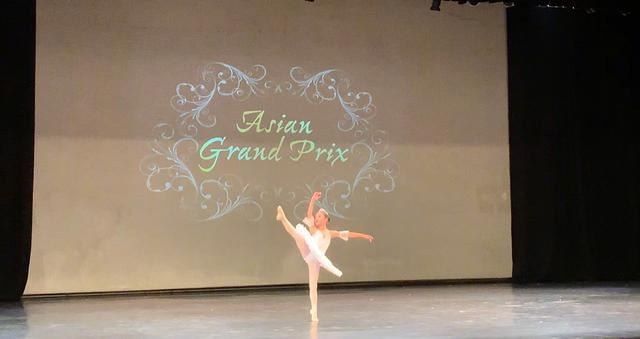 有洋葱!neine芭蕾比赛惨败落泪!吴尊:故意让她体验失败