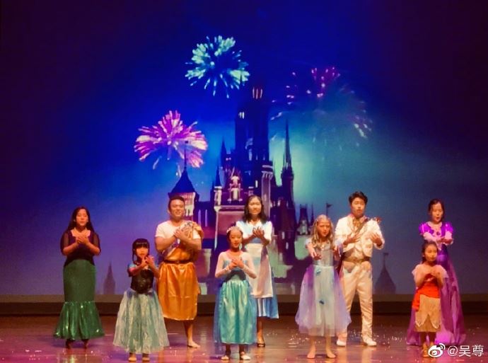 芭蕾舞比赛站c位!neinei 拿金牌和铜牌!吴尊骄傲晒图