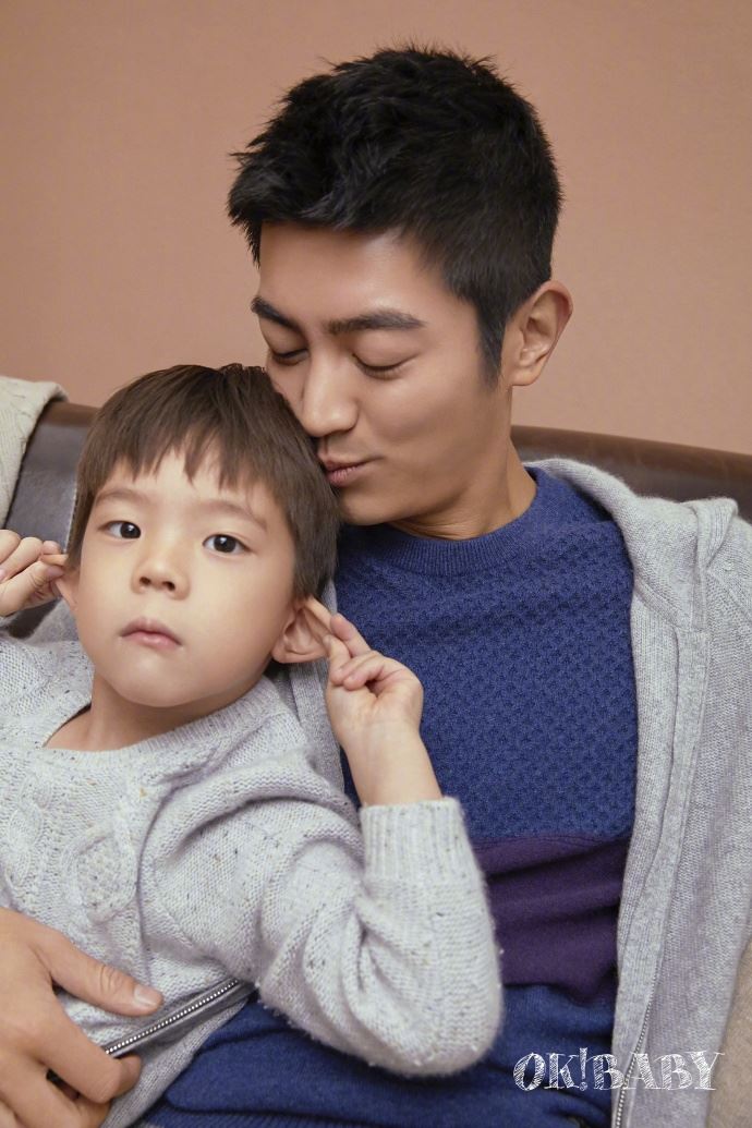 父子照这样拍超有型！杜江和儿子拍封面逗趣有爱