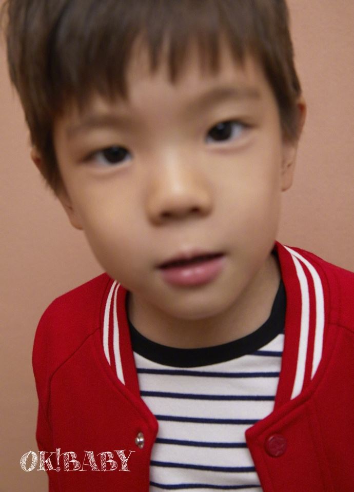 父子照这样拍超有型！杜江和儿子拍封面逗趣有爱