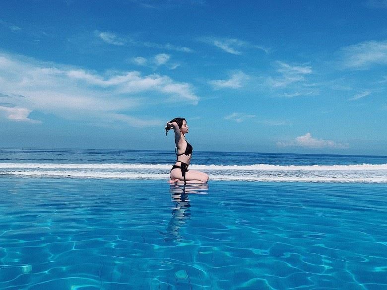 【多图】欧阳妮妮一天一张泳装照！大秀好身材好性感